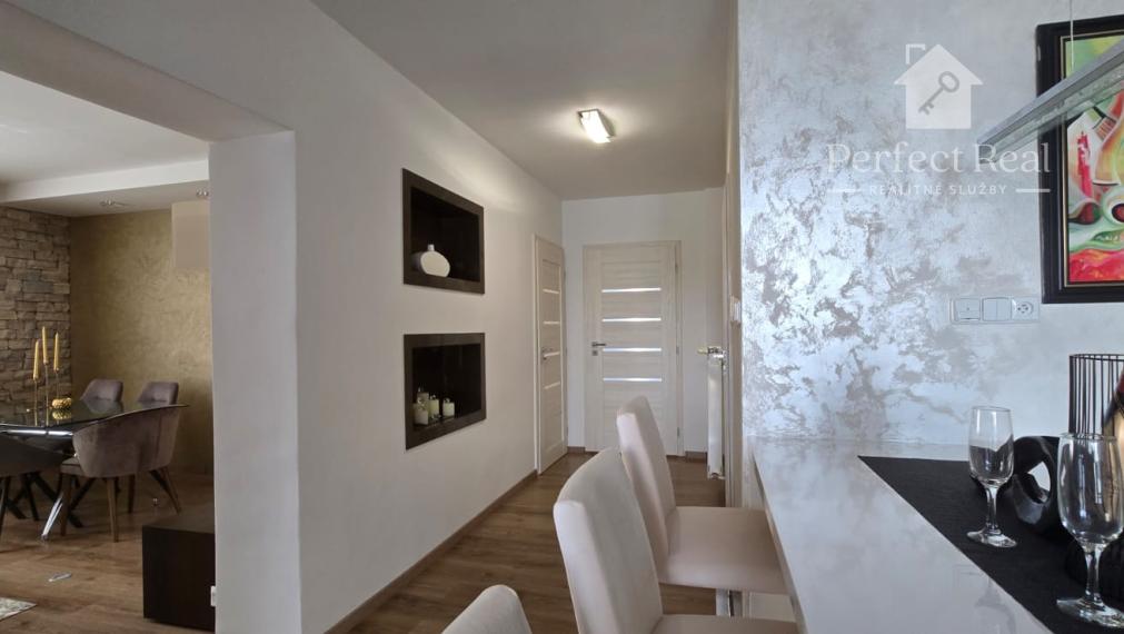 Krásny, plne zariadený rodinný dom s nádhernou záhradou v Topoľníkoch