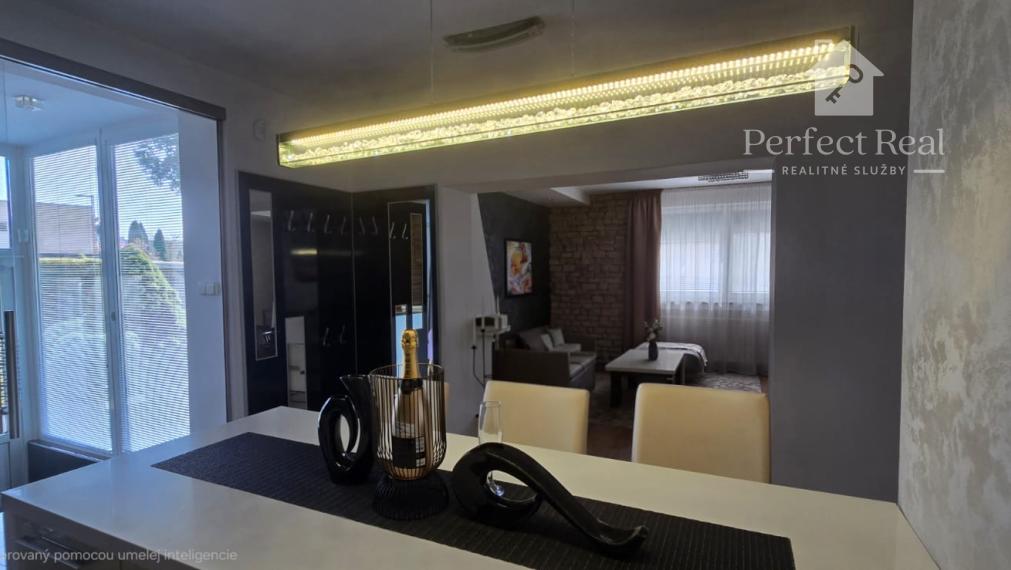 Krásny, plne zariadený rodinný dom s nádhernou záhradou v Topoľníkoch