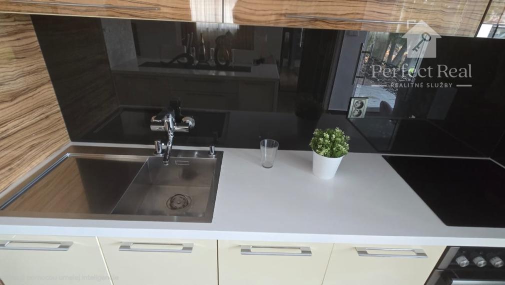 Krásny, plne zariadený rodinný dom s nádhernou záhradou v Topoľníkoch