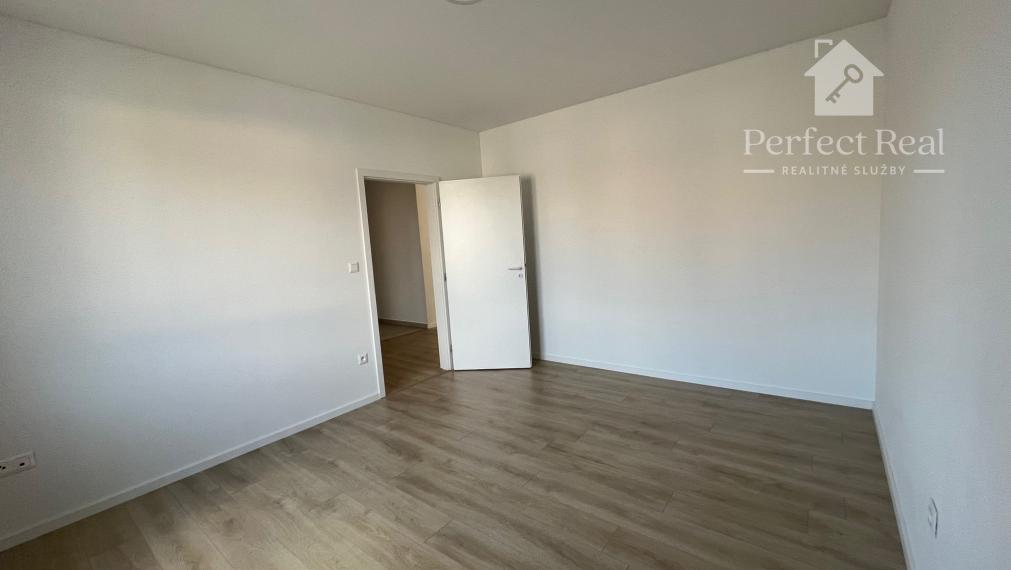 Veľkometrážna, 4 izbová novostavba v štandardnom prevedení v Šamoríne, časť Bučuháza- tepelné čerpadlo