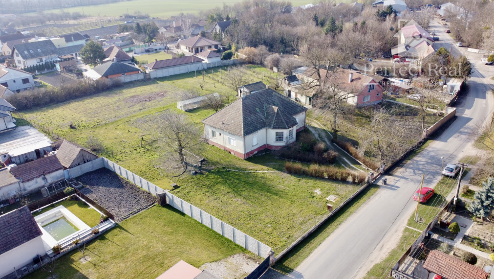 Lukratívny, veľký pozemok so starým domom- vhodný na výstavbu