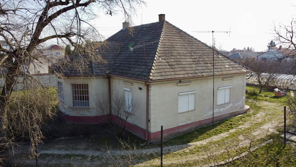 Lukratívny, veľký pozemok so starým domom- vhodný na výstavbu