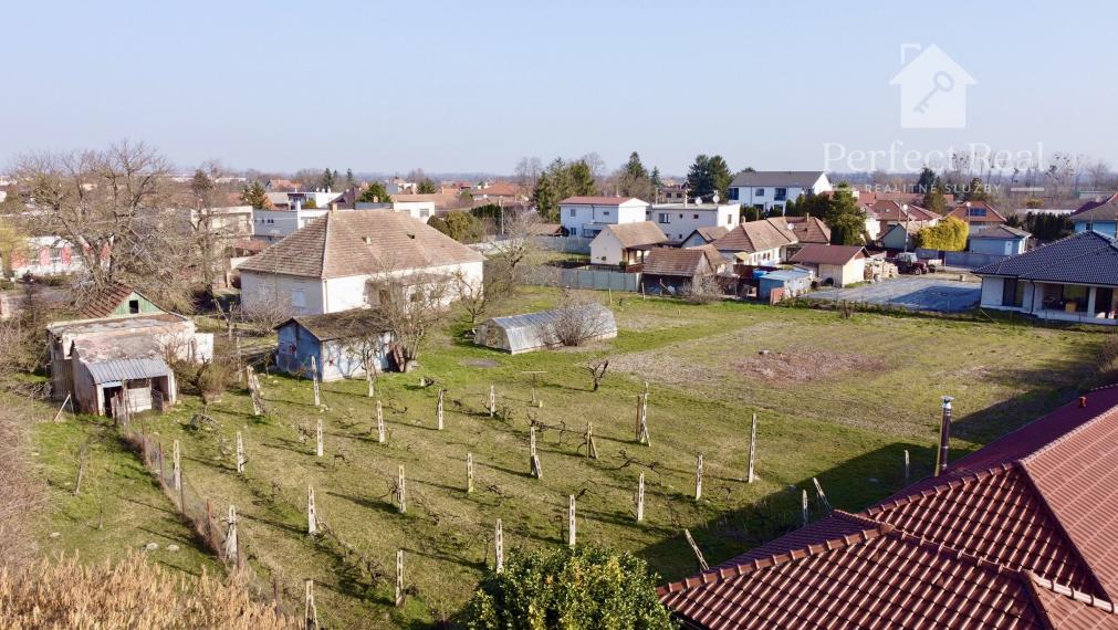 Lukratívny, veľký pozemok so starým domom- vhodný na výstavbu