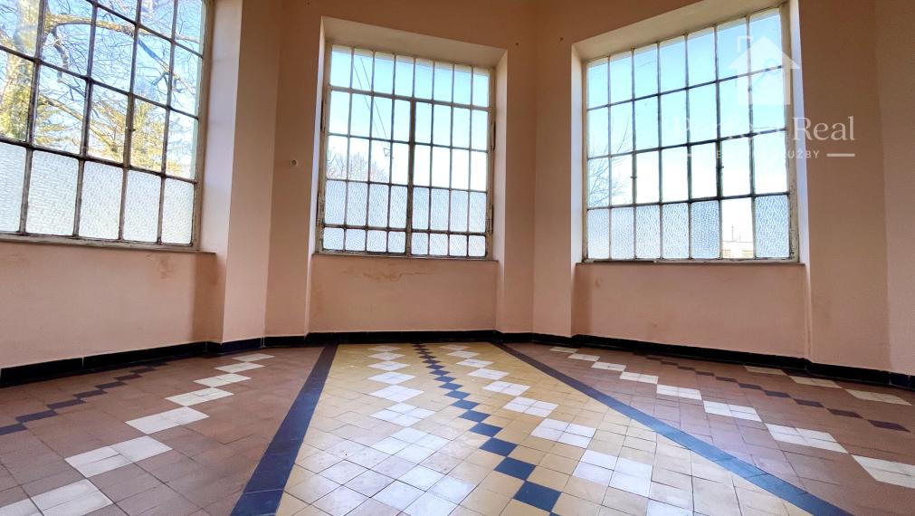 Lukratívny, veľký pozemok so starým domom- vhodný na výstavbu