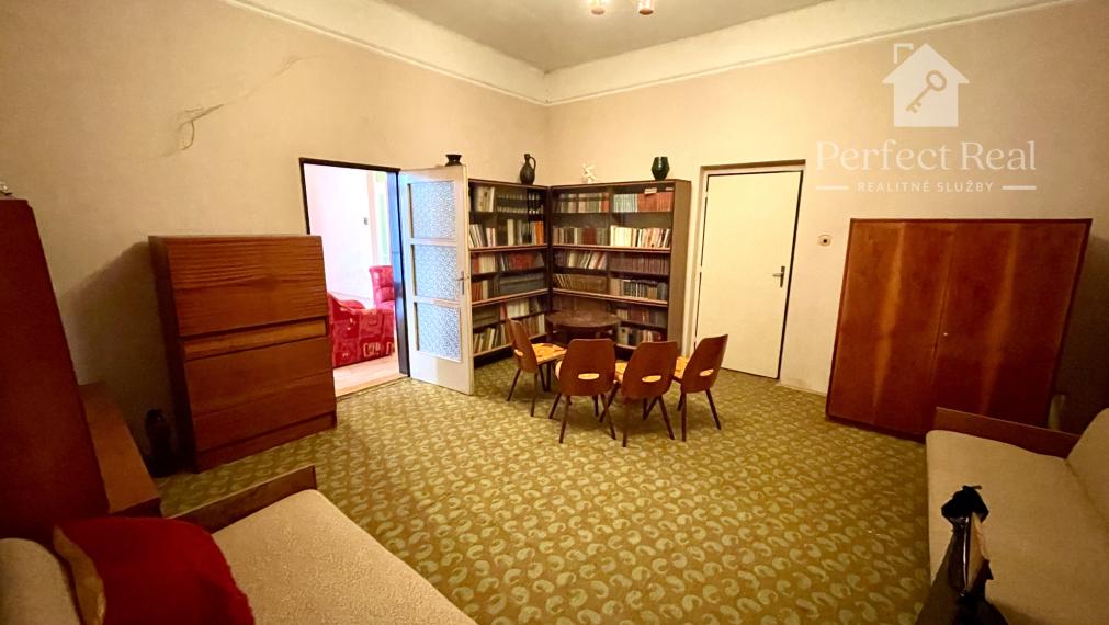 Lukratívny, veľký pozemok so starým domom- vhodný na výstavbu