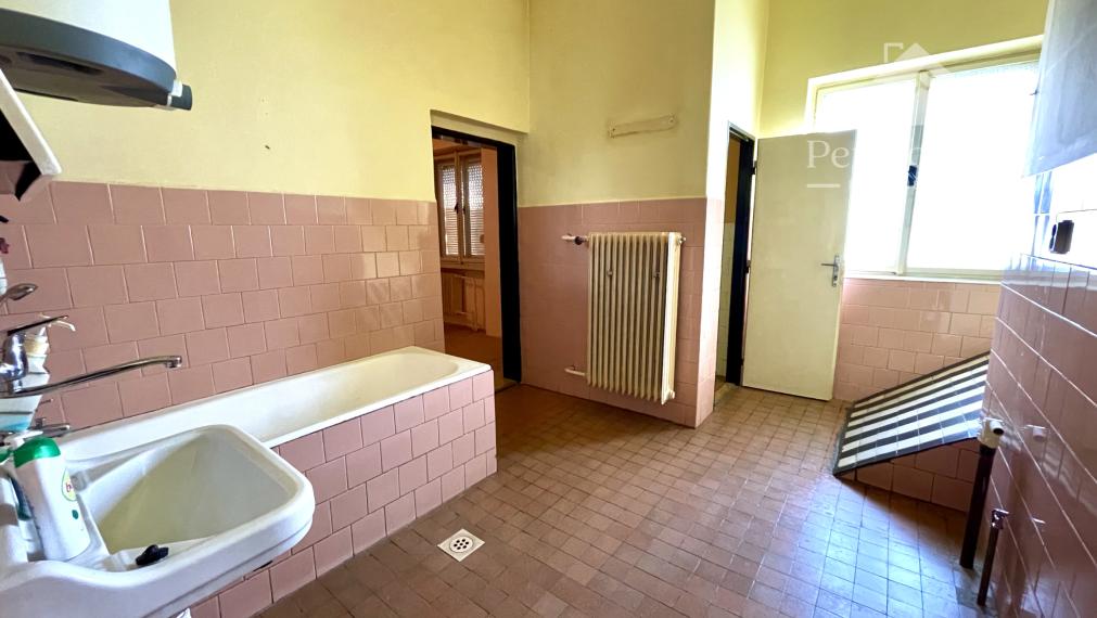 Lukratívny, veľký pozemok so starým domom- vhodný na výstavbu