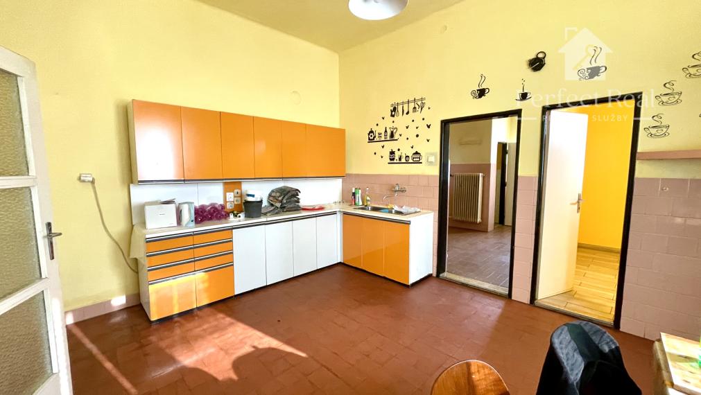 Lukratívny, veľký pozemok so starým domom- vhodný na výstavbu