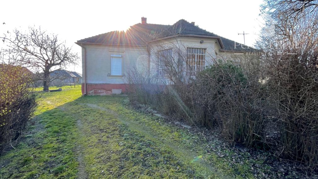 Lukratívny, veľký pozemok so starým domom- vhodný na výstavbu