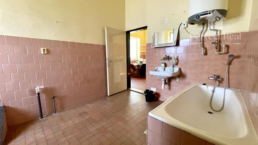 Lukratívny, veľký pozemok so starým domom- vhodný na výstavbu