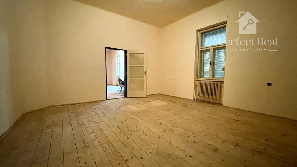 Lukratívny, veľký pozemok so starým domom- vhodný na výstavbu