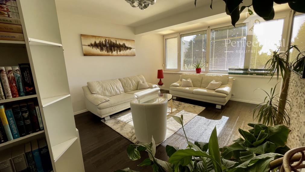 EXKLUZÍVNY 4-IZBOVÝ BYT S VEĽKOU TERASOU A GARÁŽOU V UZAVRETOM AREÁLI – HRADNÝ KOPEC, MUDROŇOVA ULICA- STARÉ MESTO