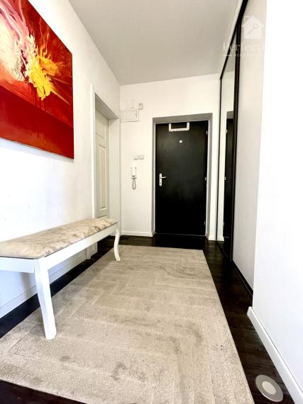 EXKLUZÍVNY 4-IZBOVÝ BYT S VEĽKOU TERASOU A GARÁŽOU V UZAVRETOM AREÁLI – HRADNÝ KOPEC, MUDROŇOVA ULICA- STARÉ MESTO