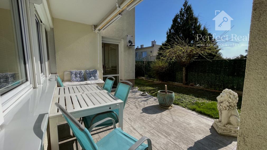 EXKLUZÍVNY 4-IZBOVÝ BYT S VEĽKOU TERASOU A GARÁŽOU V UZAVRETOM AREÁLI – HRADNÝ KOPEC, MUDROŇOVA ULICA- STARÉ MESTO