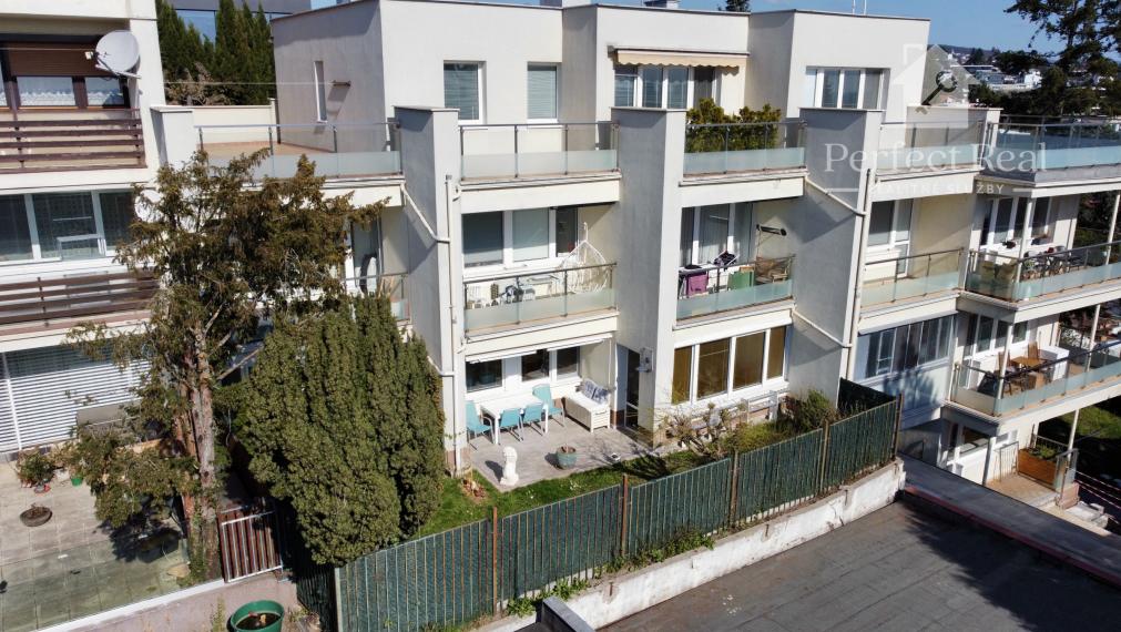 EXKLUZÍVNY 4-IZBOVÝ BYT S VEĽKOU TERASOU A GARÁŽOU V UZAVRETOM AREÁLI – HRADNÝ KOPEC, MUDROŇOVA ULICA- STARÉ MESTO