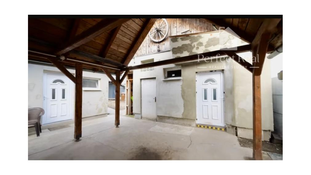 12 apartmánov + 2 domy + 2 garáže + pozemok,  Veľký Meder