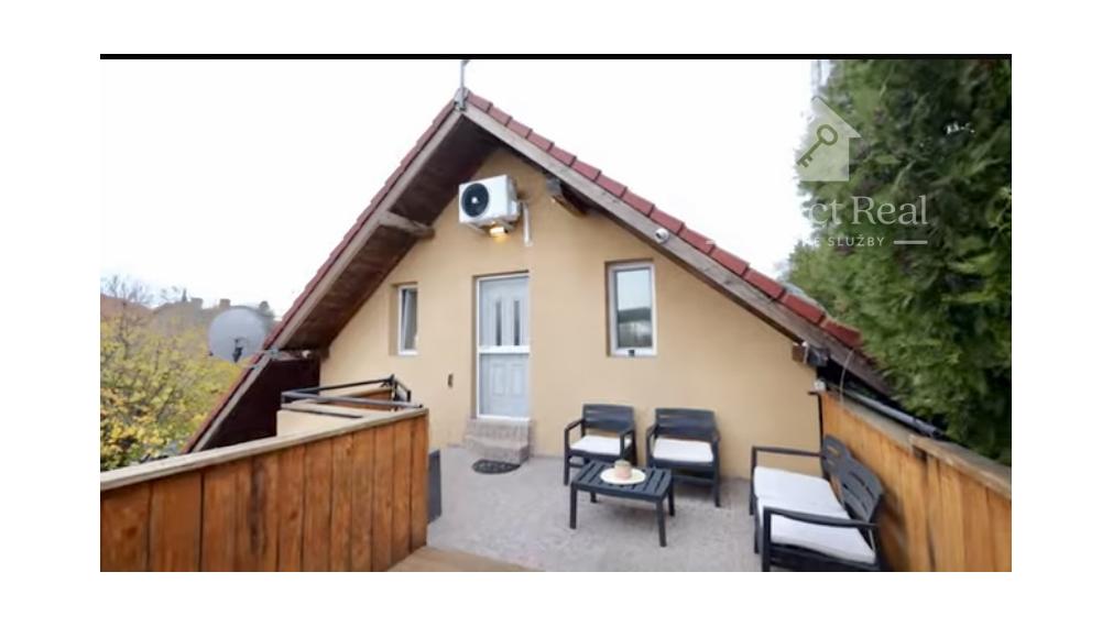 12 apartmánov + 2 domy + 2 garáže + pozemok,  Veľký Meder