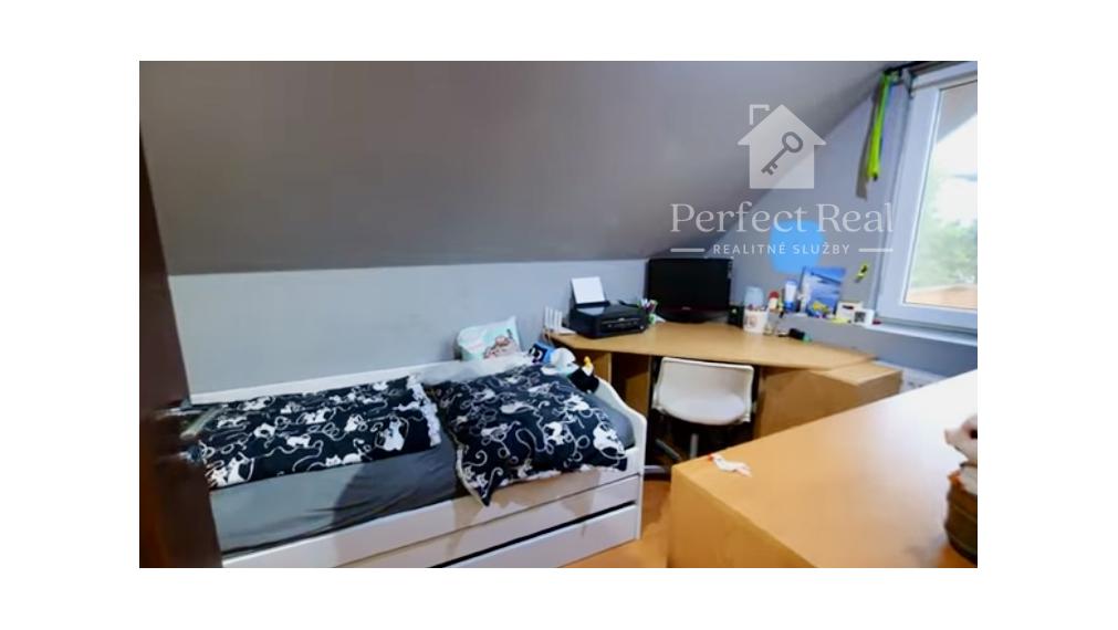 12 apartmánov + 2 domy + 2 garáže + pozemok,  Veľký Meder