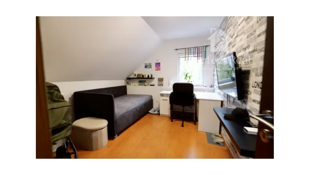 12 apartmánov + 2 domy + 2 garáže + pozemok,  Veľký Meder