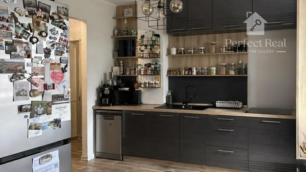 3izbový byt s garážou  2balkónmi a záhradkou v obci Jahodná