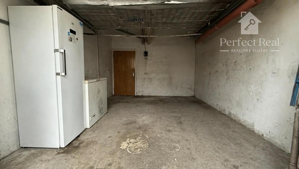 3izbový byt s garážou  2balkónmi a záhradkou v obci Jahodná