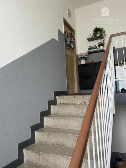 3izbový byt s garážou  2balkónmi a záhradkou v obci Jahodná