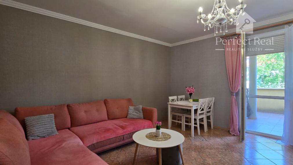 Trojizbový byt s vlastným kúrením, veľkou terasou v obľúbenej lokalite Dunajskej Stredy na predaj