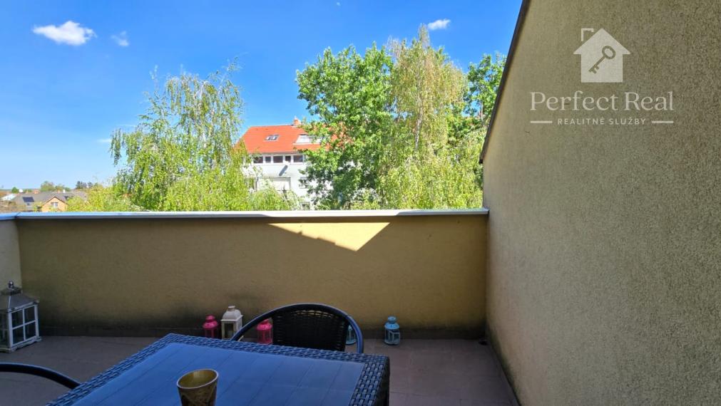 Trojizbový byt s vlastným kúrením, veľkou terasou v obľúbenej lokalite Dunajskej Stredy na predaj