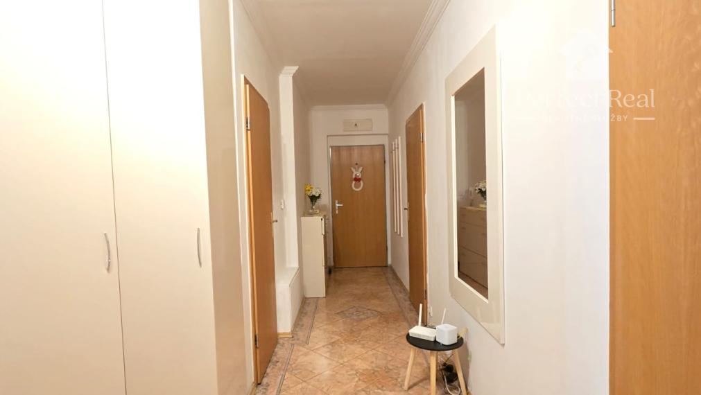 Trojizbový byt s vlastným kúrením, veľkou terasou v obľúbenej lokalite Dunajskej Stredy na predaj