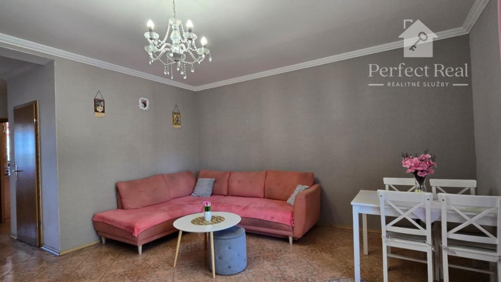 Trojizbový byt s vlastným kúrením, veľkou terasou v obľúbenej lokalite Dunajskej Stredy na predaj