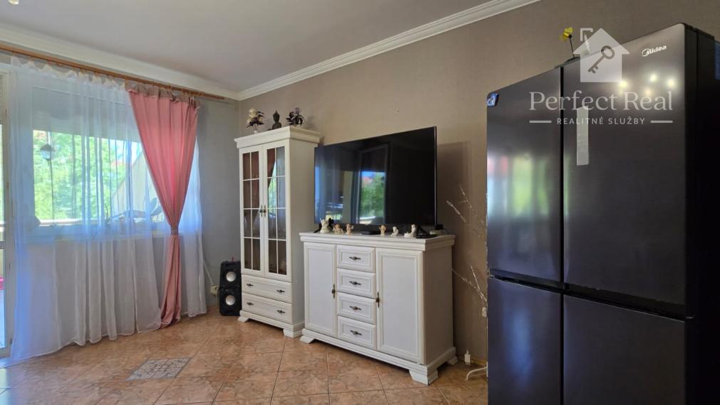 Trojizbový byt s vlastným kúrením, veľkou terasou v obľúbenej lokalite Dunajskej Stredy na predaj