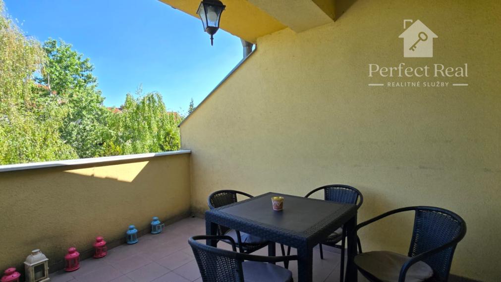 Trojizbový byt s vlastným kúrením, veľkou terasou v obľúbenej lokalite Dunajskej Stredy na predaj