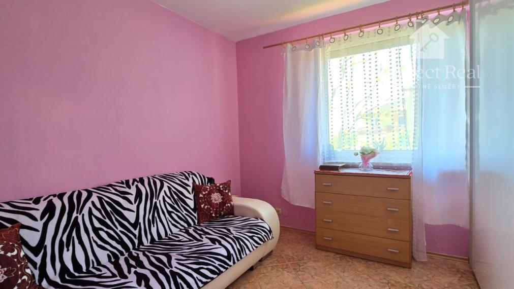 Trojizbový byt s vlastným kúrením, veľkou terasou v obľúbenej lokalite Dunajskej Stredy na predaj