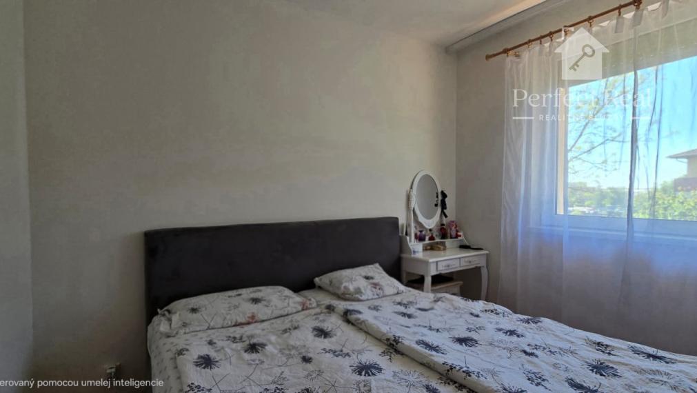 Trojizbový byt s vlastným kúrením, veľkou terasou v obľúbenej lokalite Dunajskej Stredy na predaj