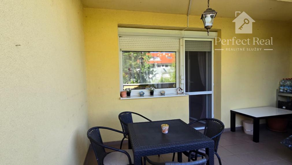 Trojizbový byt s vlastným kúrením, veľkou terasou v obľúbenej lokalite Dunajskej Stredy na predaj