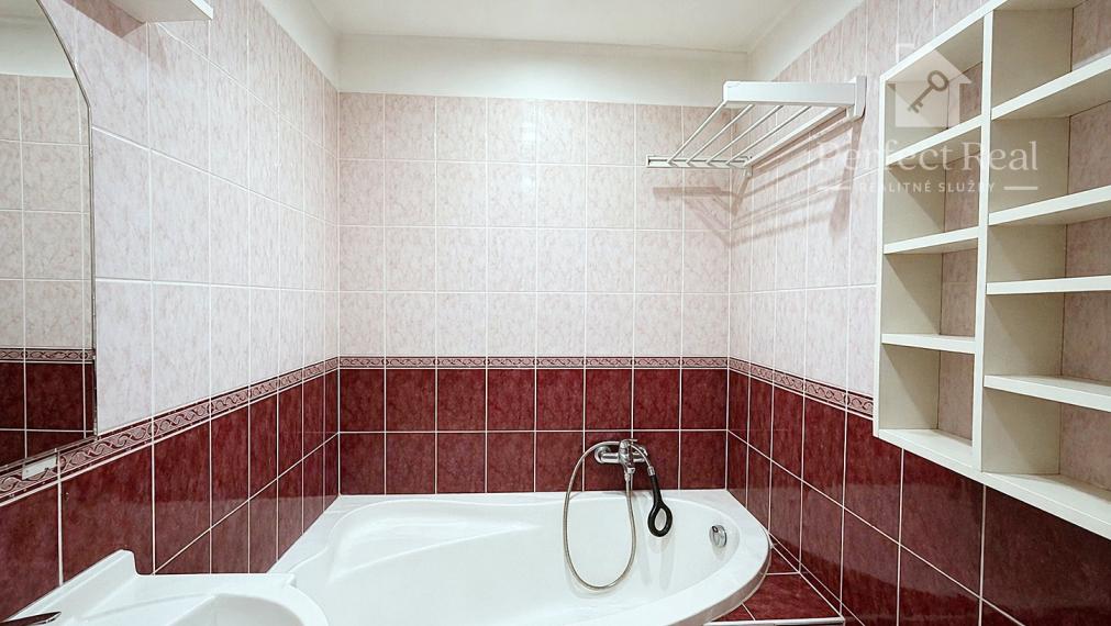 Predaj svetlý 2izbový byt Dúbravka