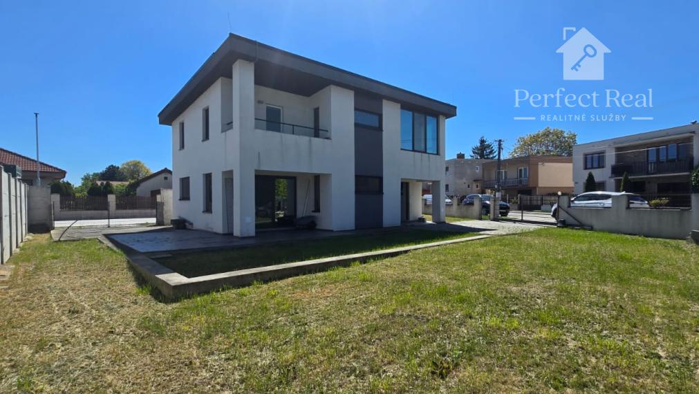 Moderná a vkusná novostavba, do ktorej sa stačí len nasťahovať
