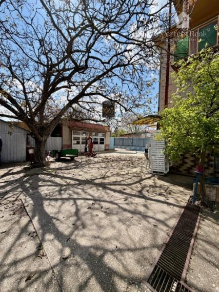 5 izbový dom na predaj + 3 garáže + bazén, obec Rohovce