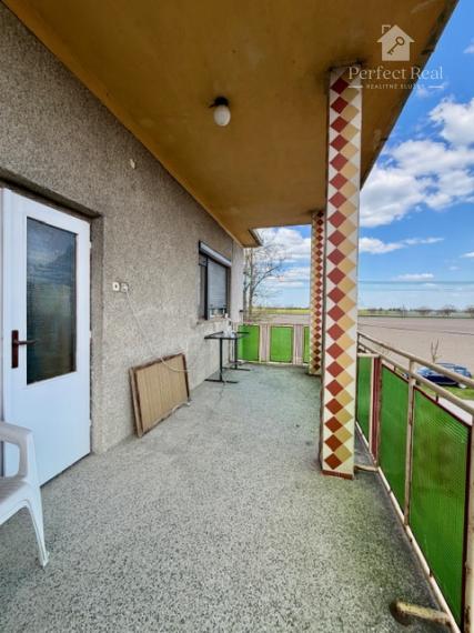 5 izbový dom na predaj + 3 garáže + bazén, obec Rohovce