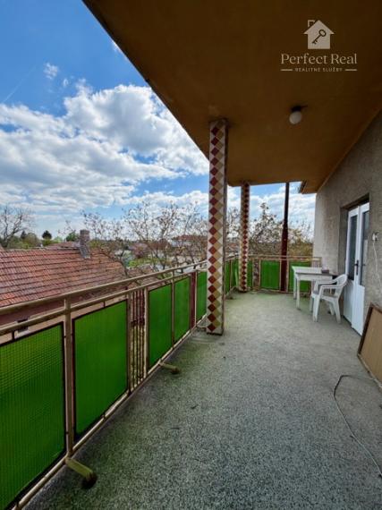 5 izbový dom na predaj + 3 garáže + bazén, obec Rohovce