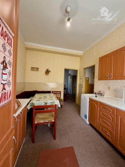 5 izbový dom na predaj + 3 garáže + bazén, obec Rohovce