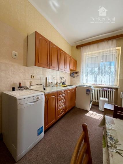 5 izbový dom na predaj + 3 garáže + bazén, obec Rohovce