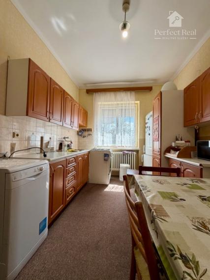 5 izbový dom na predaj + 3 garáže + bazén, obec Rohovce