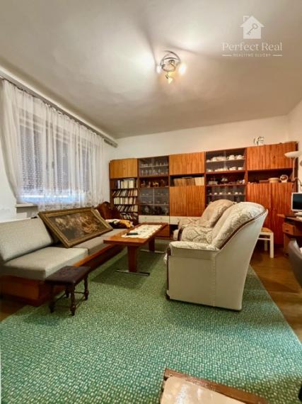 5 izbový dom na predaj + 3 garáže + bazén, obec Rohovce