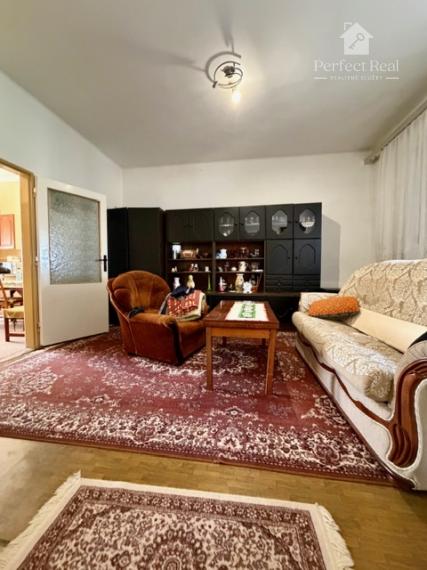 5 izbový dom na predaj + 3 garáže + bazén, obec Rohovce