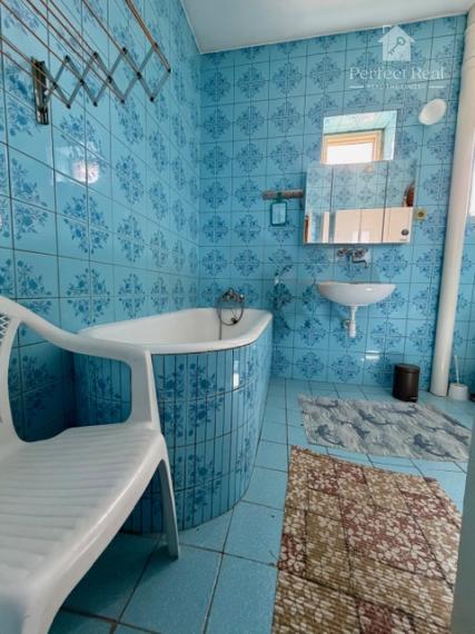 5 izbový dom na predaj + 3 garáže + bazén, obec Rohovce