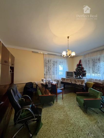 5 izbový dom na predaj + 3 garáže + bazén, obec Rohovce