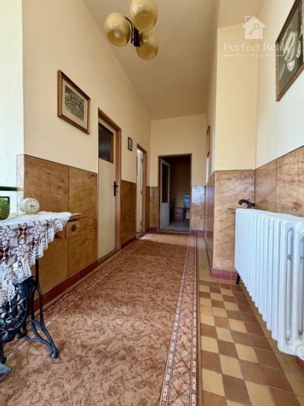 5 izbový dom na predaj + 3 garáže + bazén, obec Rohovce