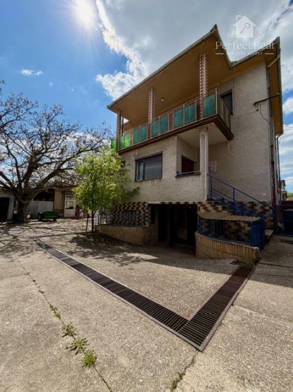 5 izbový dom na predaj + 3 garáže + bazén, obec Rohovce