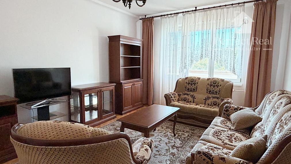 Prenájom pekný, svetlý, priestranný 2,5izbový byt Ružinov