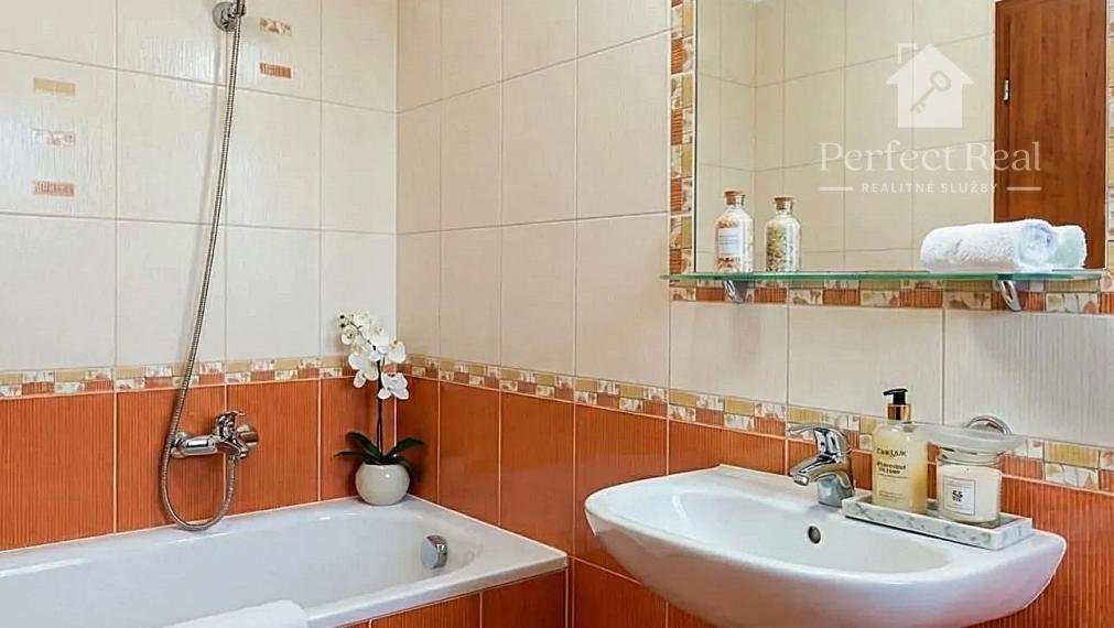 Pekný 3izbový byt s balkónom a parkovaním Ružinov